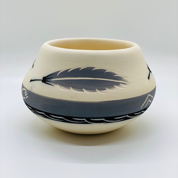 Native American Little Grey Pottery Father Vase - Picture 2 of 13